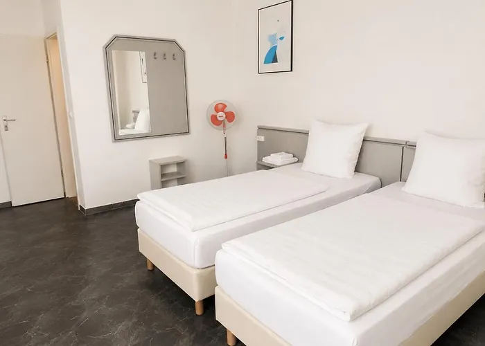 Main Crown Hotel 3*