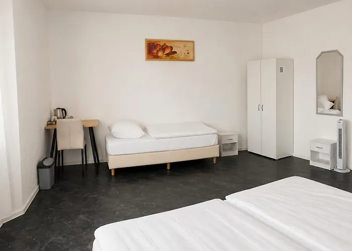 Hotel Main Crown 3*